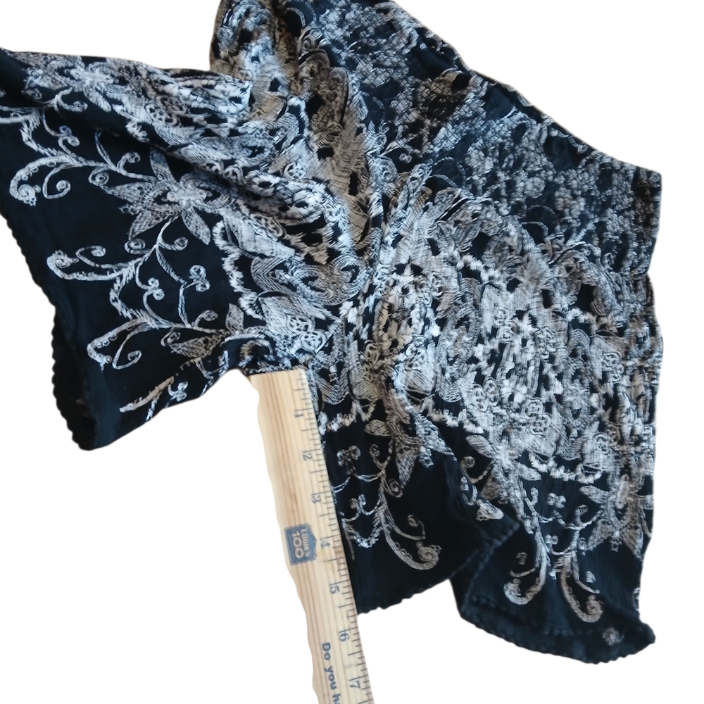Billa Women's Size Medium White And Black Print Shorts - Picture 6 of 8